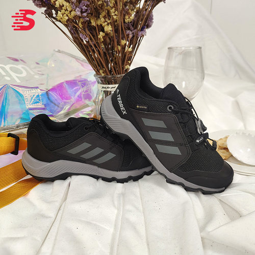 adidas阿迪达斯秋季户外运动鞋