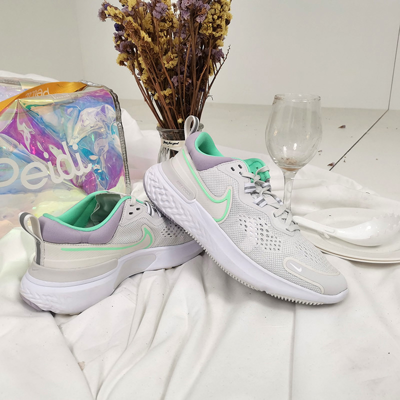 Nike男女运动低帮轻便跑步鞋