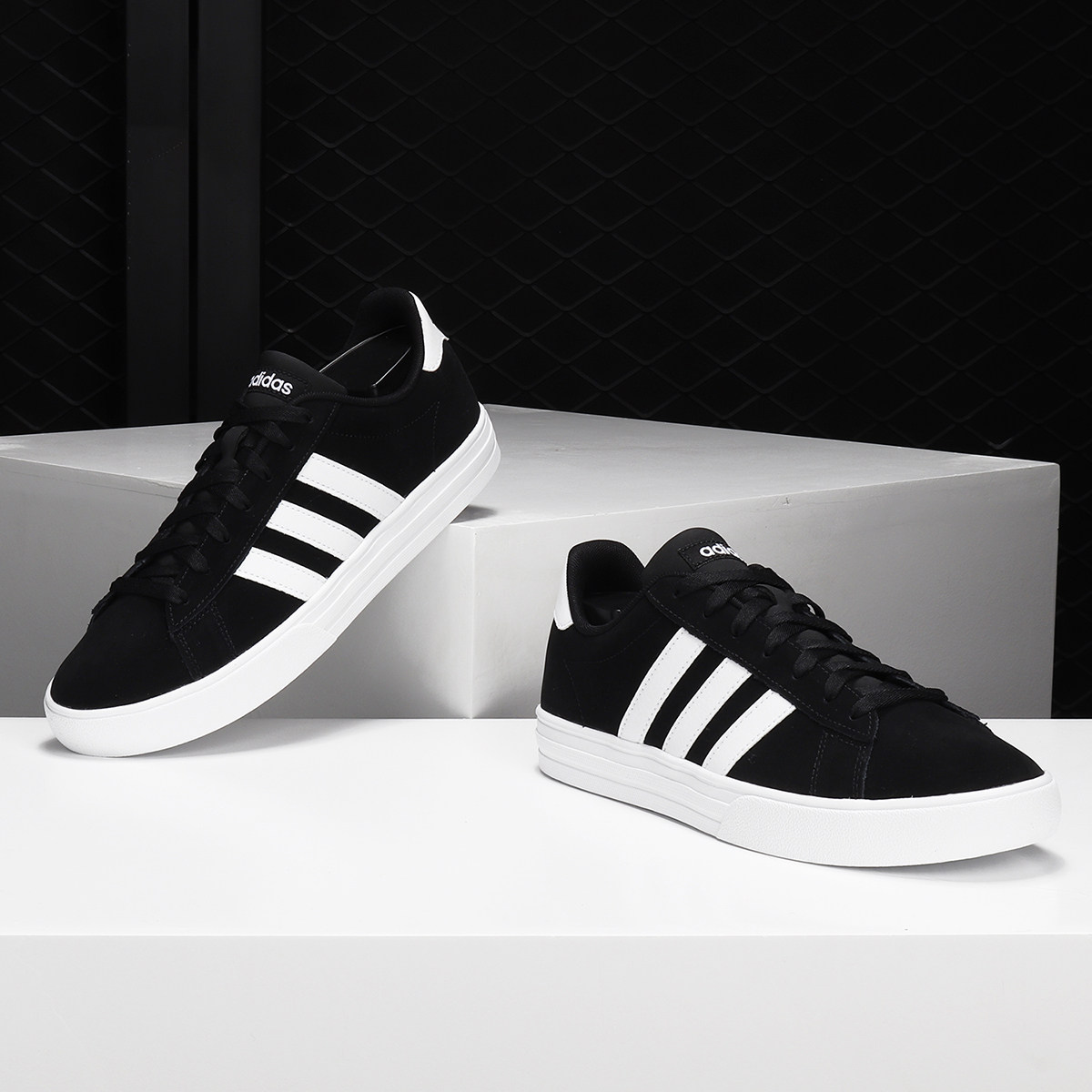 阿迪达斯透气男女休闲板鞋正品