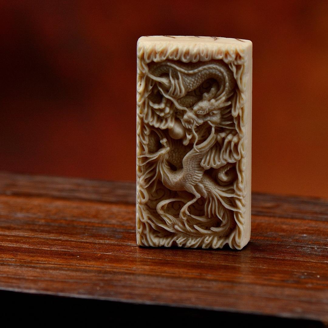 龙凤呈祥猛犸牙天然材料手工雕刻精品新款吊坠挂牌包挂原皮精雕