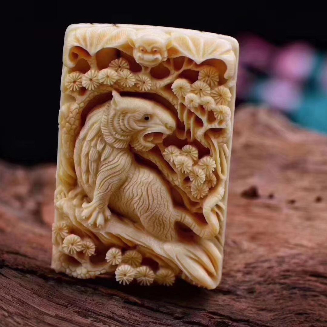 虎啸山林猛犸牙天然材料手工雕刻精品新款吊坠挂牌包挂原皮精雕
