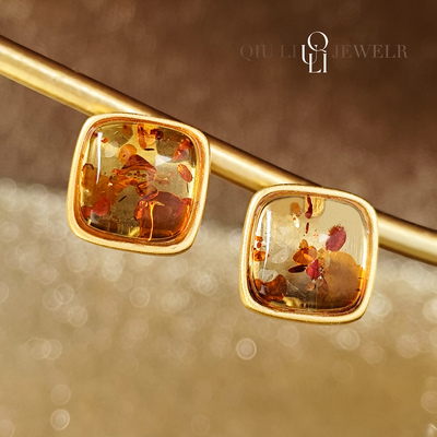 邱黎 ·「琥珀」甜美精致方块花珀耳钉 1h5896