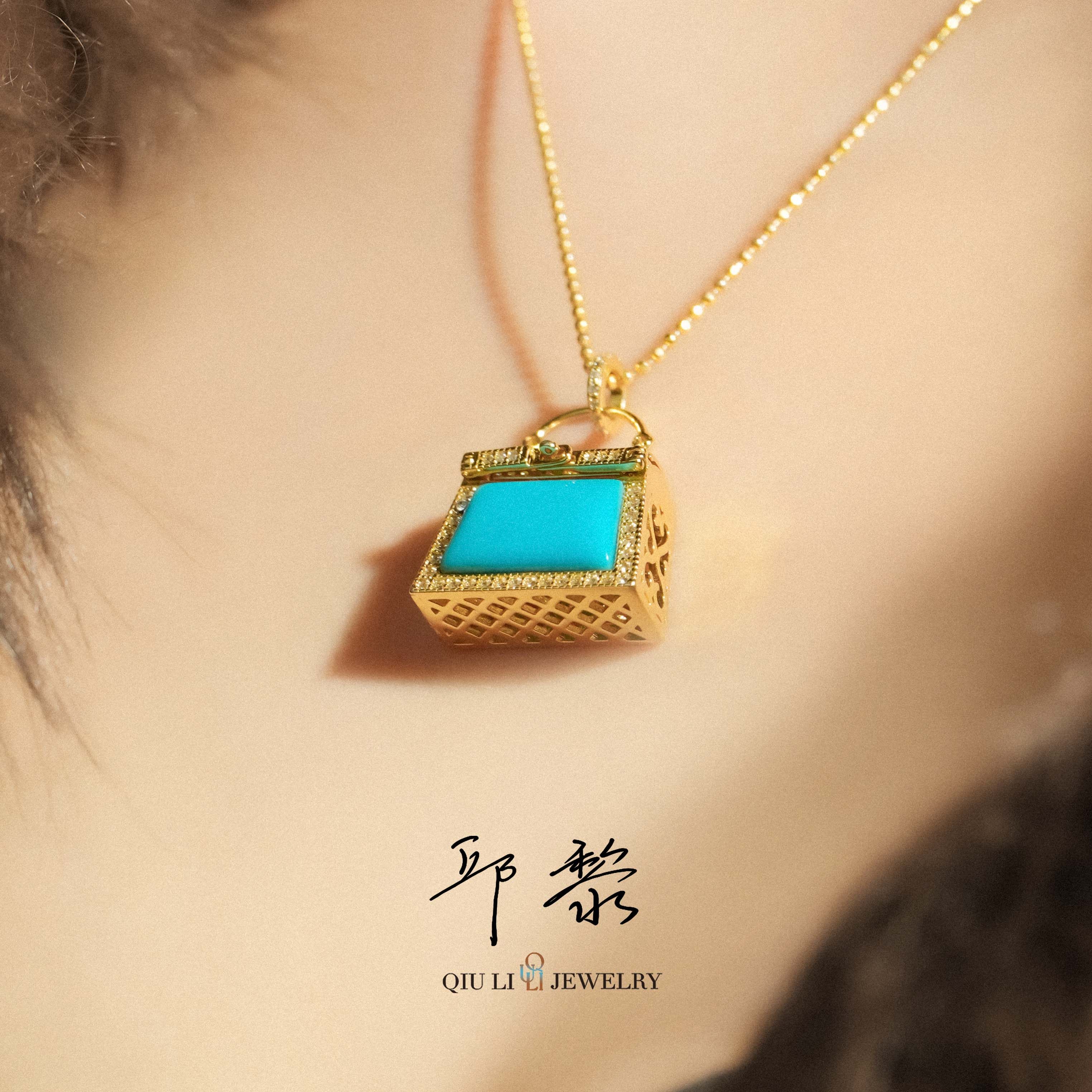 邱黎 ·【荷包鼓鼓】925银花纹小香包微沁美松绿松石吊坠1h5251