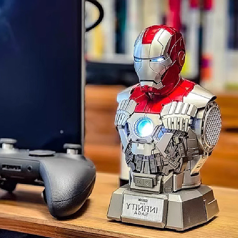 创意生日礼物送男生男友男孩圣诞节礼物钢铁侠蓝牙音箱头盔摆件