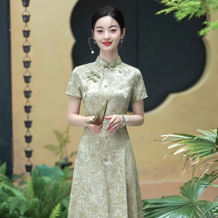 绿色送考中考旗袍年轻款改良日常2026新款夏季单层长款妈妈连衣裙