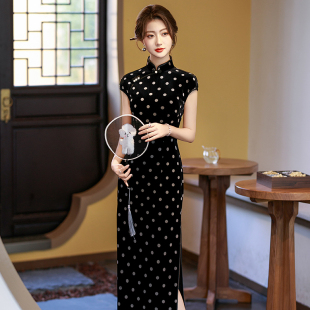 年轻款旗袍新款2026年新中式女显瘦日常改良丝绒大码长款妈妈黑色