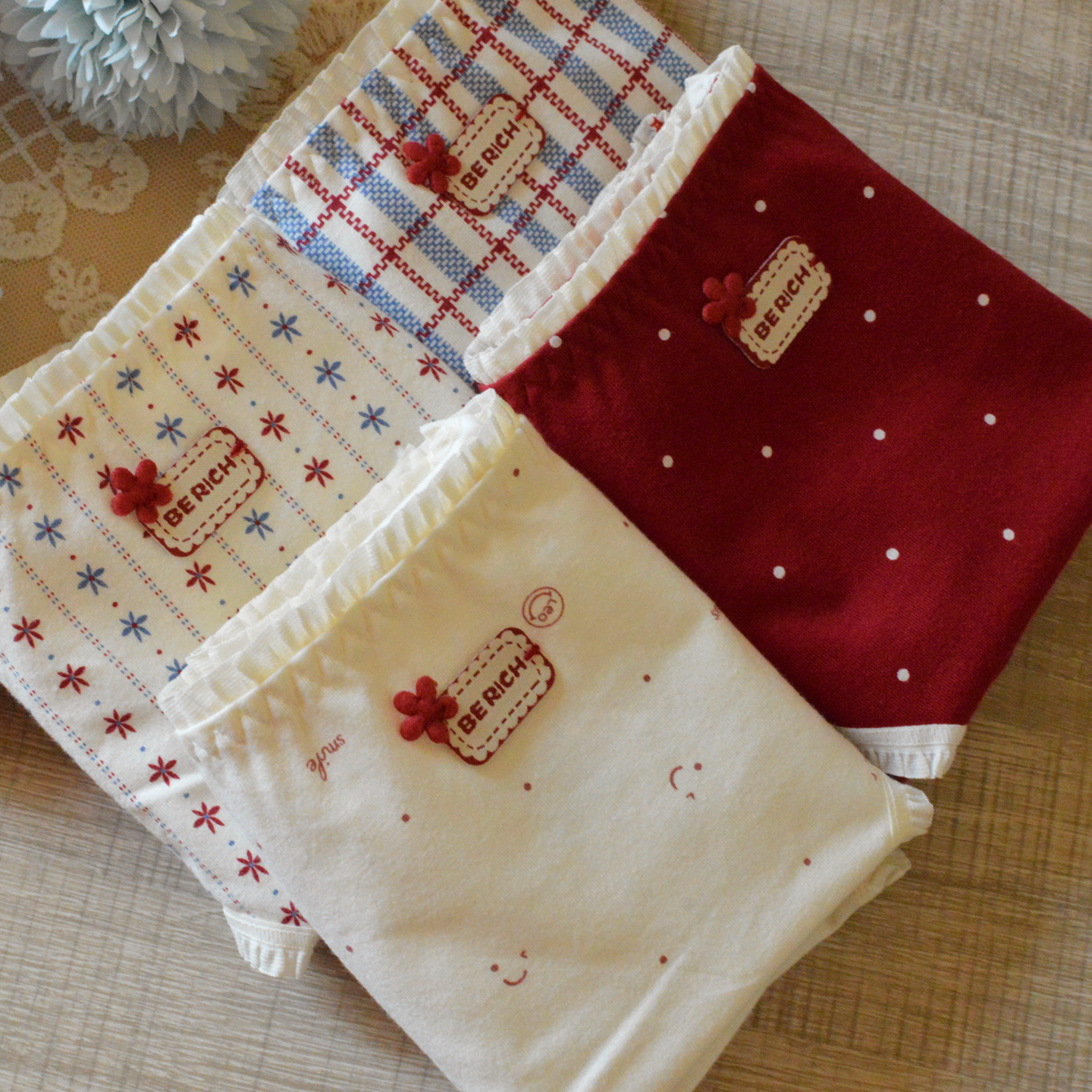 私物~甜美印花棉本命年深红女内裤荷叶花边加长裆中腰三角裤1105A