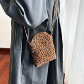 复古豹纹牛皮斜挎包女迷你小包2025新时髦散步包麂皮绒秋冬手机包