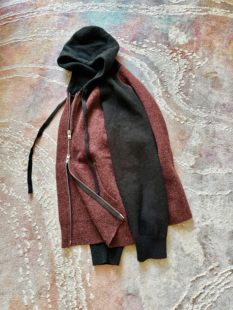 undercover连帽经典 羊毛毛衣枣红色黑色拼接设计英伦街头潮流