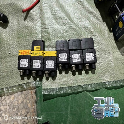 询价~施耐德TSXDEY16A5模块，库存老货，外包装盒子标签