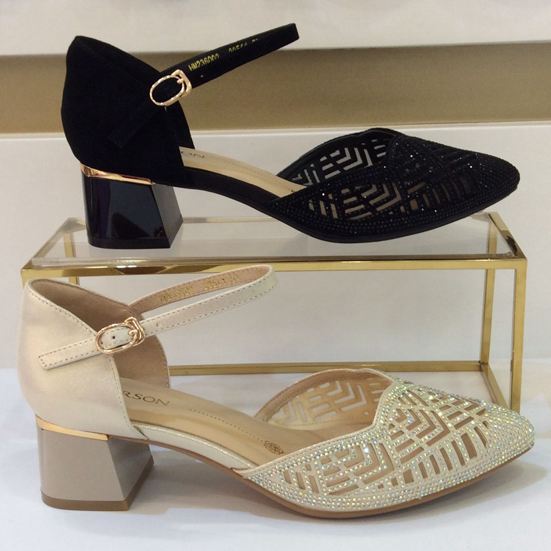 哈森HARSON2023春夏季新款正品中方跟镂空包跟尖头女凉鞋HM236002