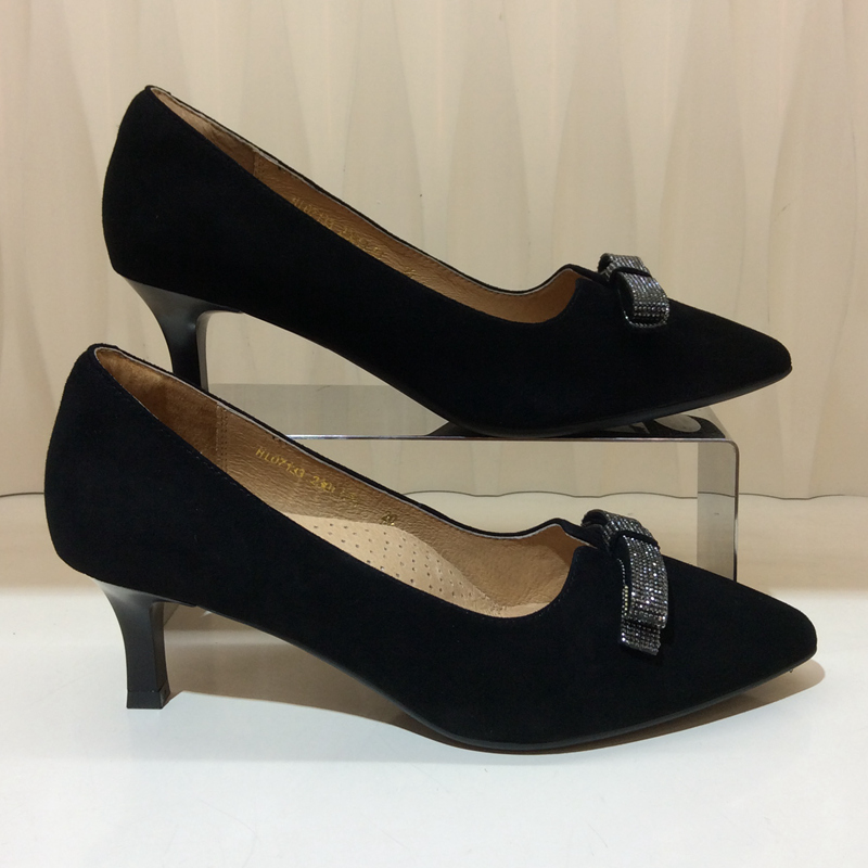 哈森春秋季软底中跟舒适尖头女鞋