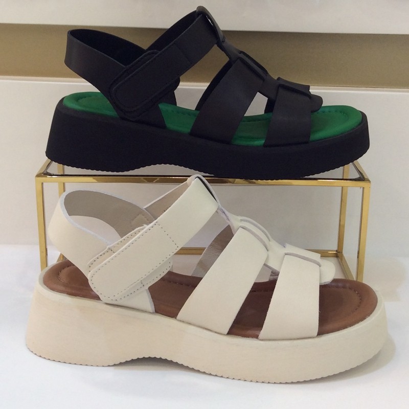 哈森harson正品2023夏季新款低跟休闲舒适罗马风女凉皮鞋hm233302