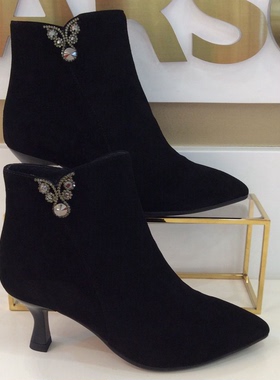 哈森HARSON专柜正品2025冬季新款高细跟尖头加绒短筒女靴HA257913