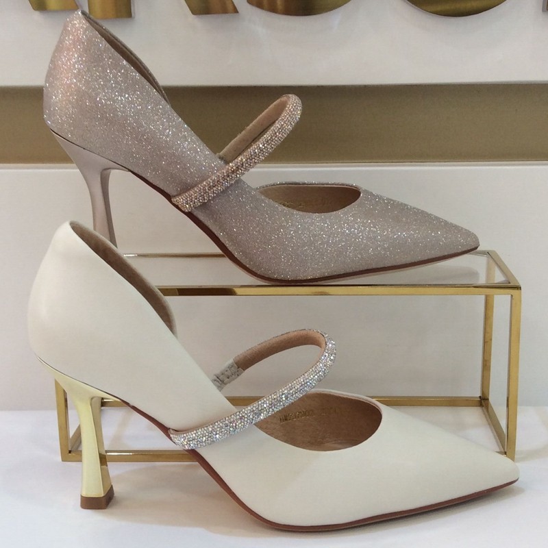 哈森harson正品2023春夏季新款高细跟尖头水钻侧空女凉鞋hm237902