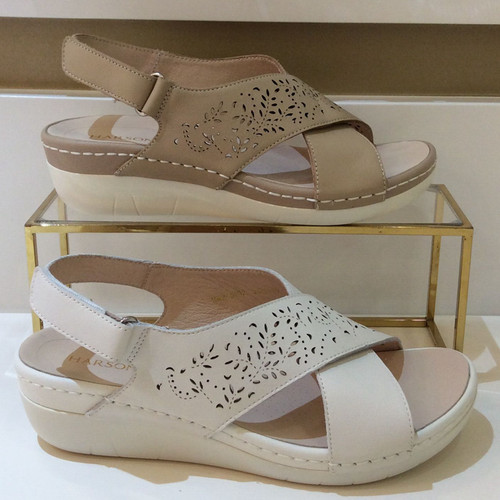 断码特惠哈森HARSON专柜正品夏季坡跟轻便罗马风女凉皮鞋HM246102