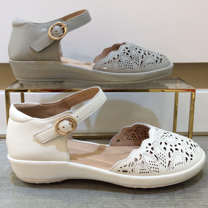 哈森HARSON正品夏新款平底包跟镂空圆头舒适休闲女凉皮鞋HM227123