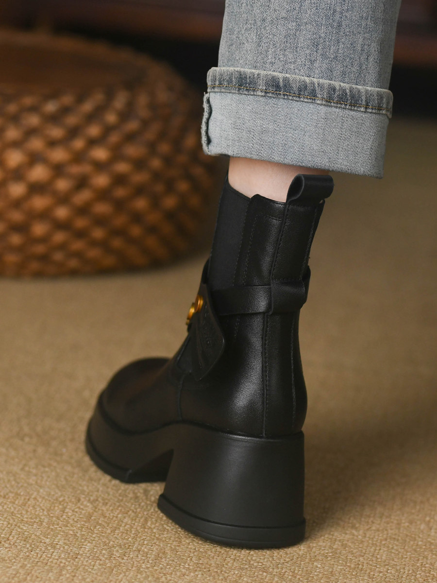 두꺼운 발 뒤꿈치가있는 여성을위한 영국 스타일 복고풍 둥근 발가락 두꺼운 밑창 짧은 부츠 2024 가을 겨울  가죽 첼시 부츠 하이힐 굴뚝 부츠