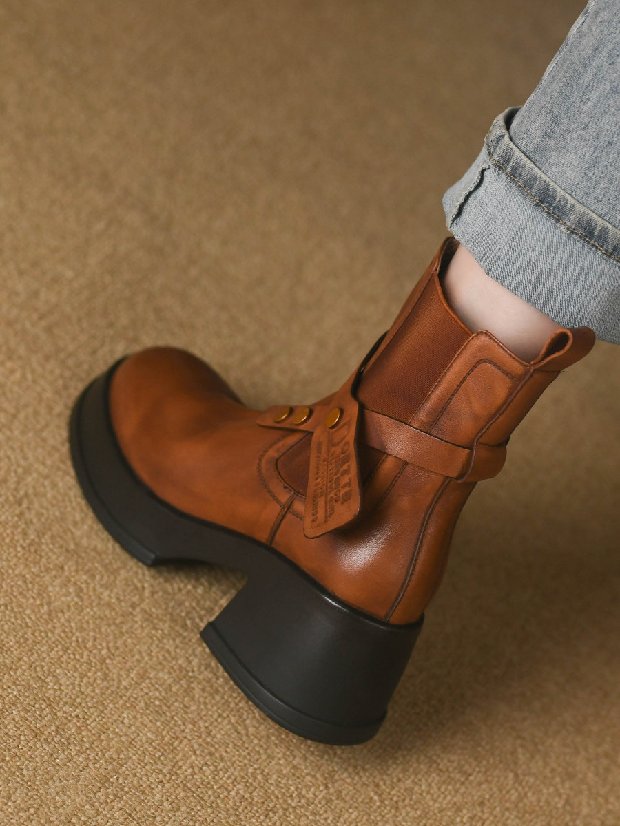 두꺼운 발 뒤꿈치가있는 여성을위한 영국 스타일 복고풍 둥근 발가락 두꺼운 밑창 짧은 부츠 2024 가을 겨울  가죽 첼시 부츠 하이힐 굴뚝 부츠