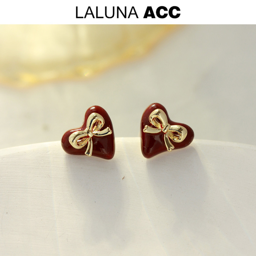 LALUNA红色爱心耳钉女新年本命年礼物耳环小巧蝴蝶结耳饰品小众 - 实物图