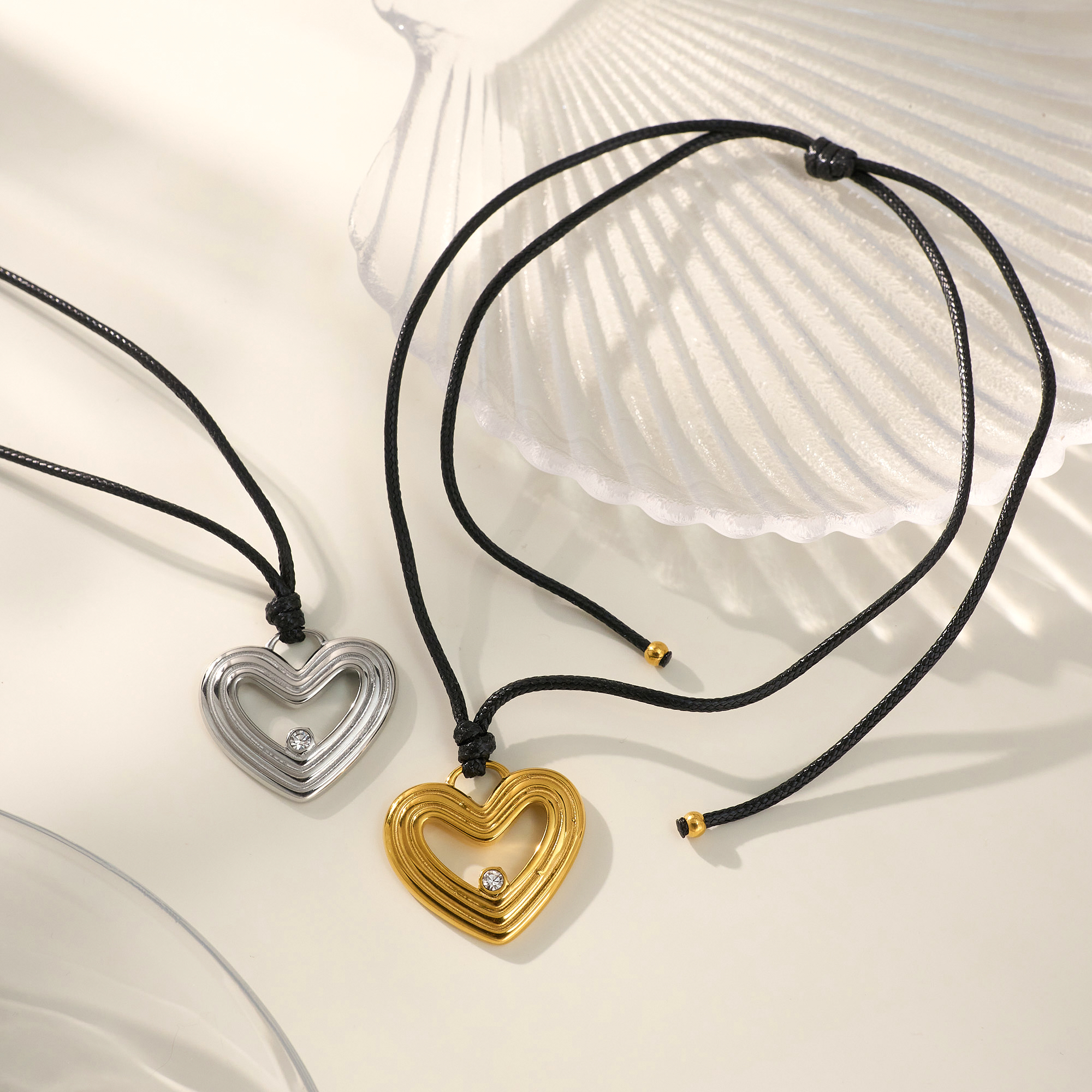 【DASEIN】18k复古小众设计70cm可调节黑皮绳链镂空爱心吊坠项链