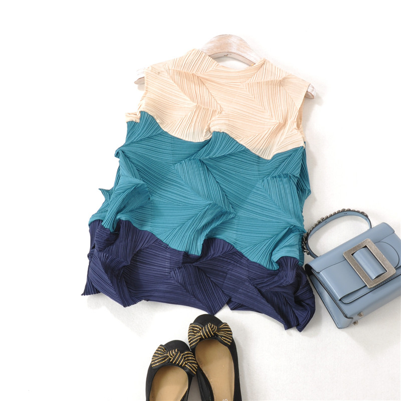 三宅风设计感减龄藏肉 钻石褶压褶拼色褶皱无袖上衣背心褶衣D9691