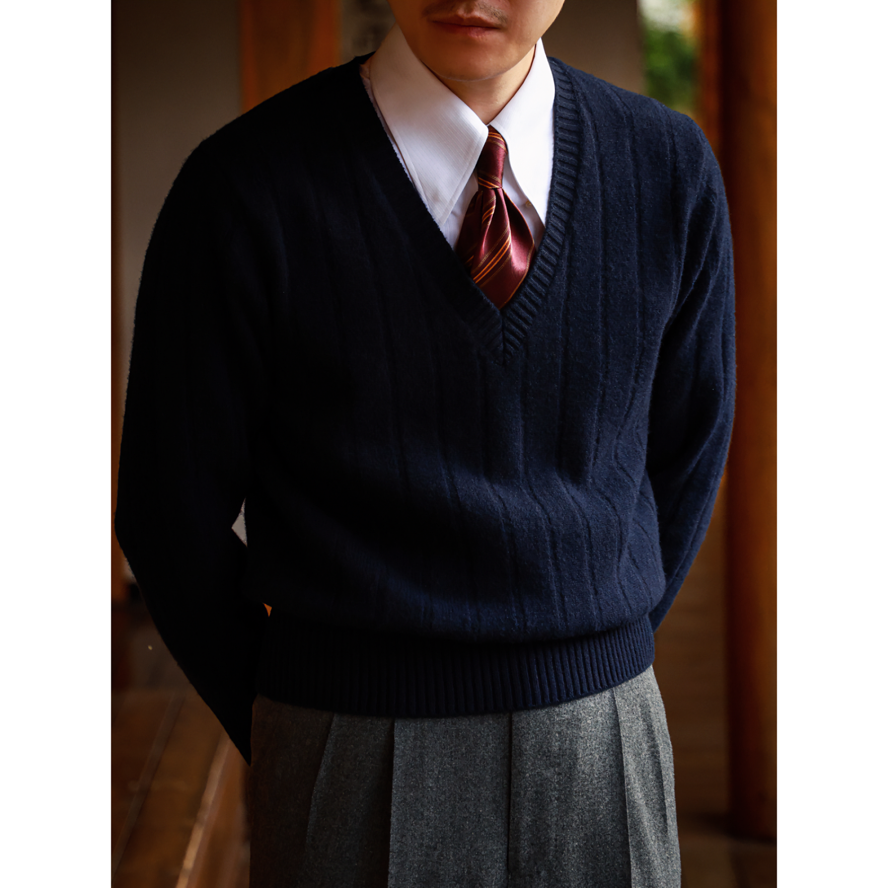 UGENTLE长袖羊毛V领针织毛衣