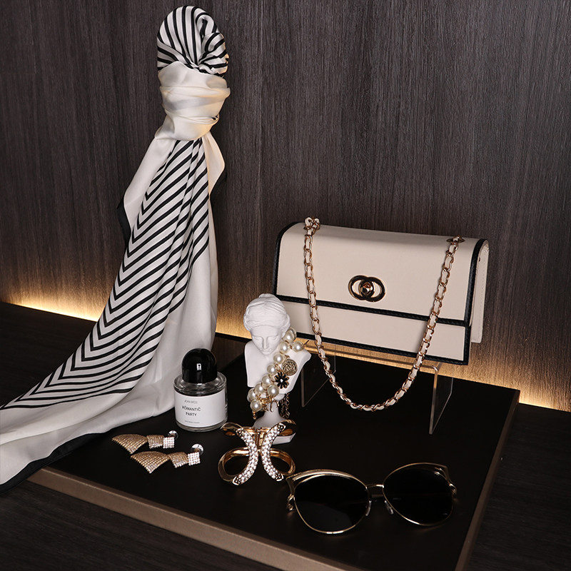 轻奢样板房衣帽间梳妆台桌面饰品软装摆件丝巾托盘包包组合样板间,家居饰品,家饰软装搭配套装,淘宝优惠券,粉丝福利购,淘宝优惠卷