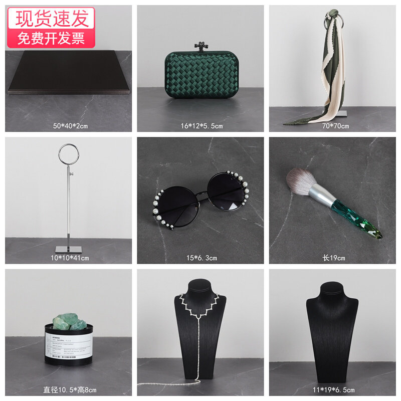 现代轻奢样板房衣帽间衣柜软装饰品摆件丝巾晚宴包项链组合陈列