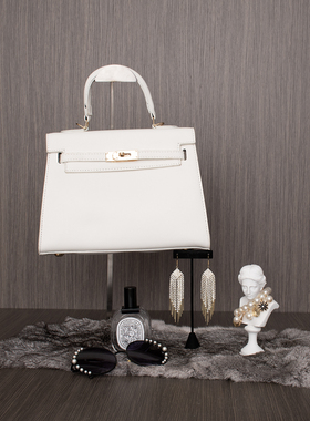 样板房衣帽间梳妆台轻奢衣柜软装女士首饰摆件包包套装