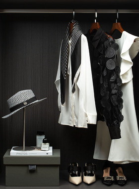 极简轻奢样板房衣帽间摆件套装黑白色系衣柜搭配衣服包包软装饰品
