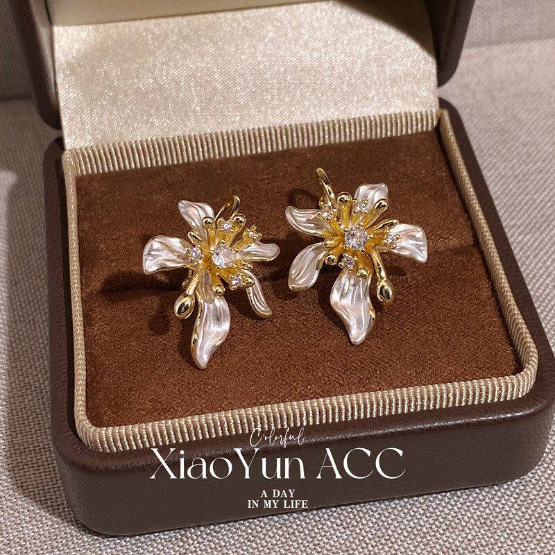小众时尚简约锆石金属花瓣耳扣女气质轻奢甜美百搭设计感耳环批发