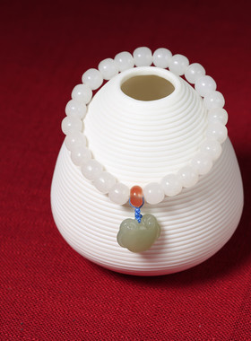 新款和田白玉手链 老型珠7*8和田玉如意锁吊坠 配南红转运珠手串