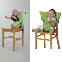 Старый зеленый ремешок на плече