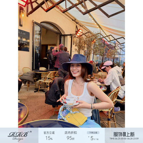 修身高弹显瘦纯色简约吊带背心