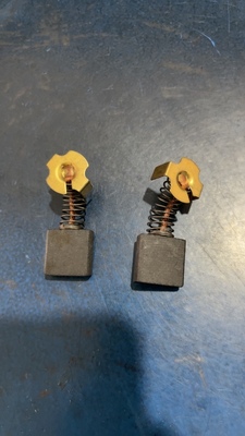 适用博世12寸介铝机碳刷零配件GCM12MX/GCM12GDL推拉锯斜切锯电刷