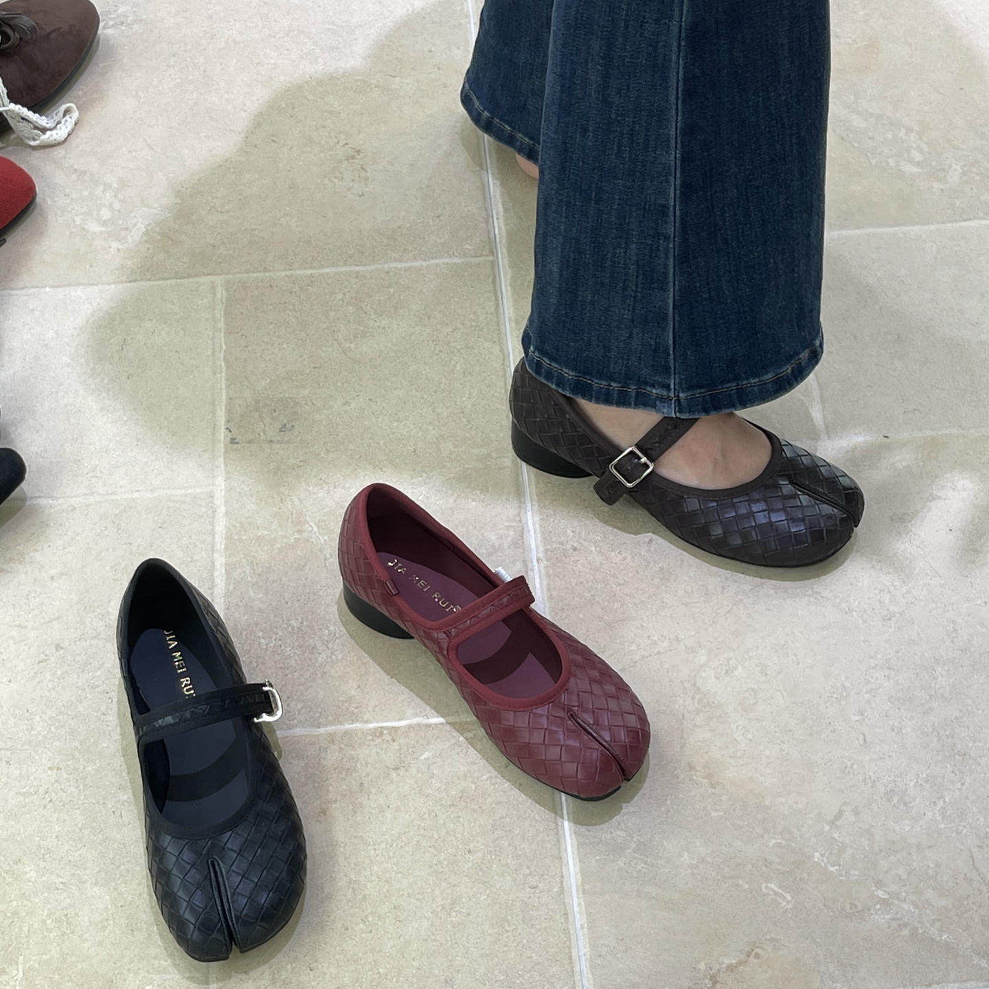 十三行女鞋实拍韩版复古分趾配裙子一字扣带编织纹理粗跟中跟单鞋