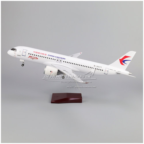 东方航空C919闪耀中国红飞机模型