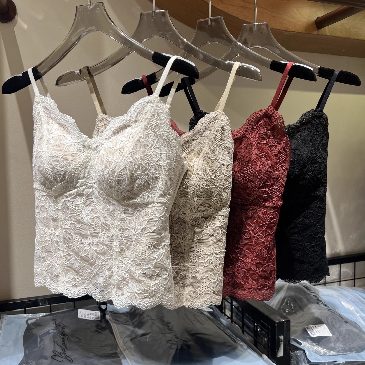 无痕美背吊带背心蕾丝印花内搭