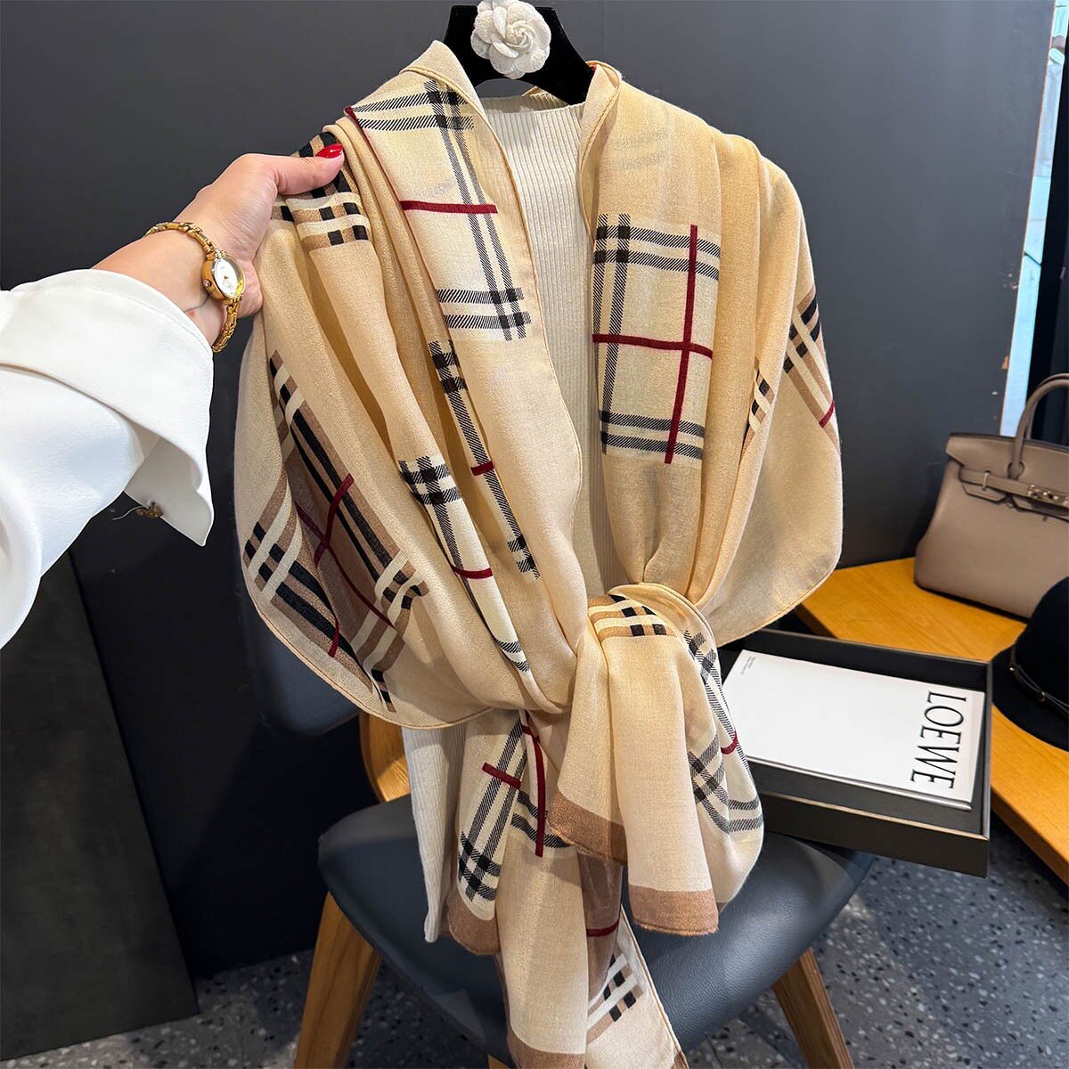 春秋薄款格子围巾女新款时尚印花冬季保暖百搭大围巾旅游空调披肩