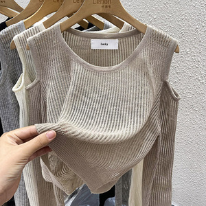 2023薄款针织衫女设计感小众早秋宽松短款防晒衫长袖T恤露肩上衣