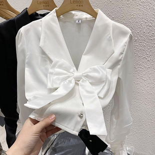 女设计感小众短款 修身 高级感蝴蝶结缎面白色衬衫 2024春季 收腰上衣