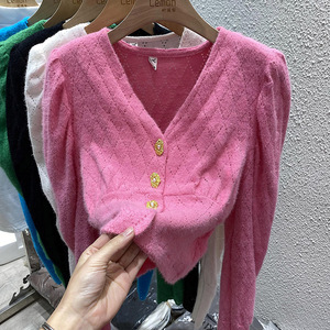 2023秋冬泡泡袖内搭蕾丝衫女设计感小众宽松复古法式V领打底上衣