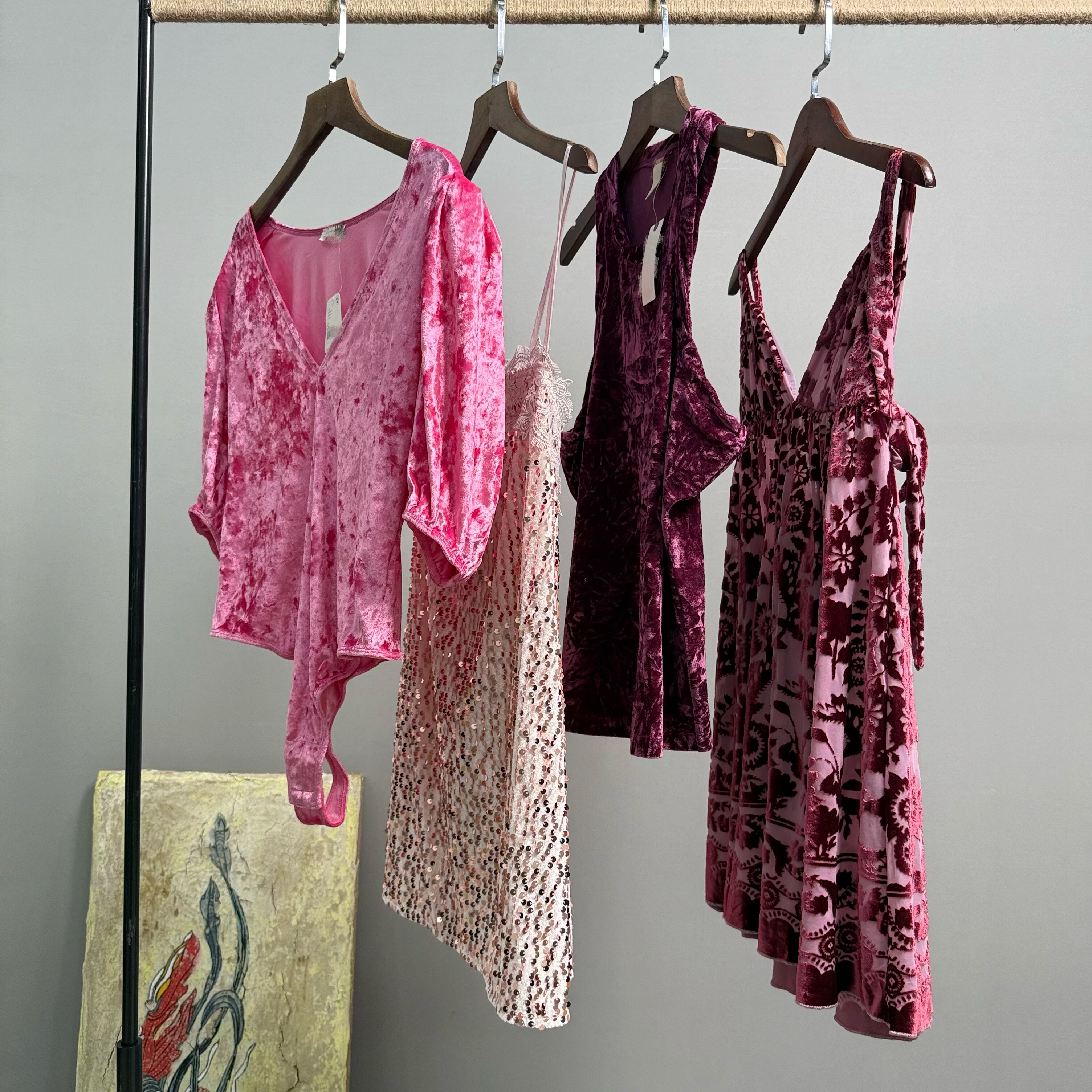 外贸单时尚气质丝绒连体衣背心吊带亮片印花连衣裙女早春款