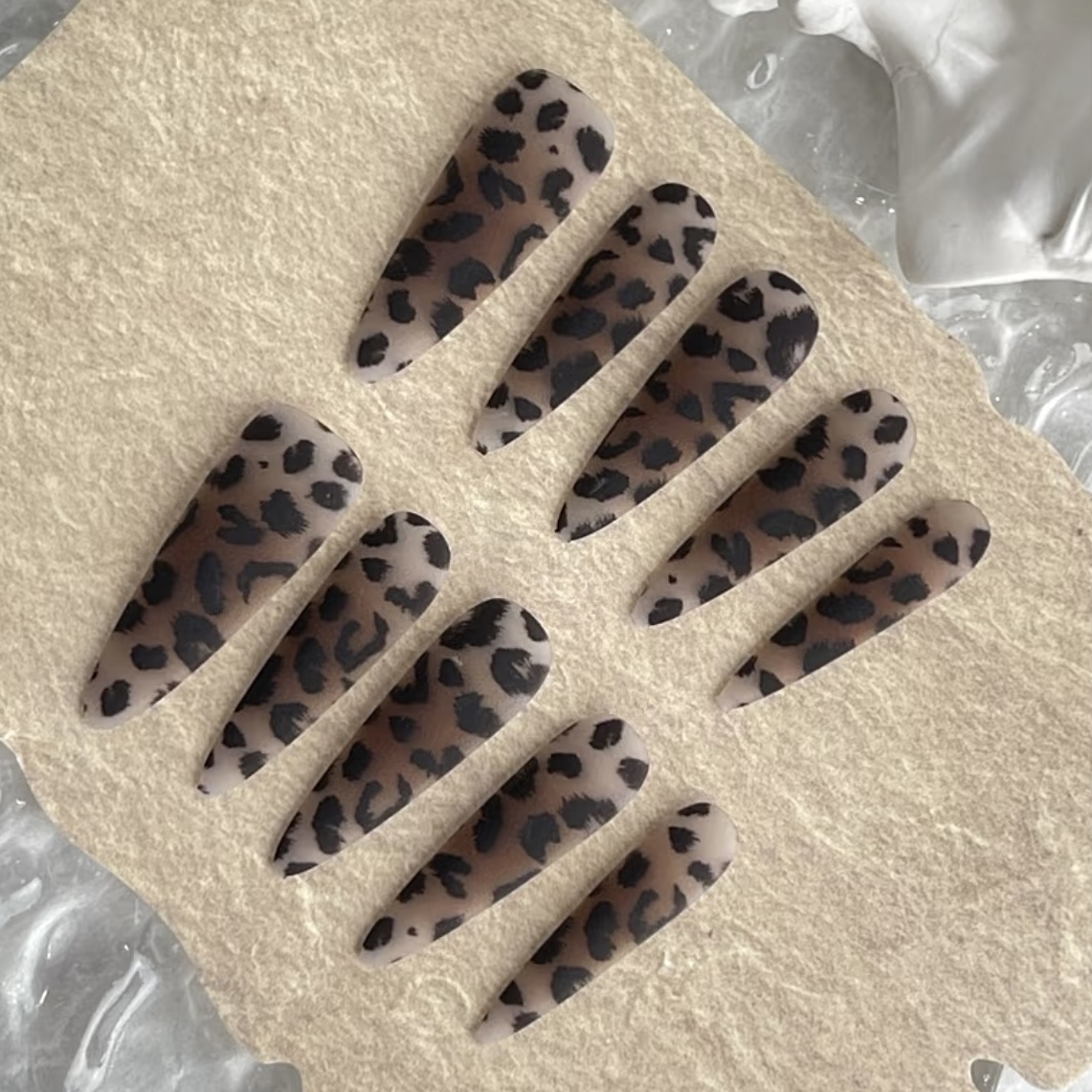 【Yuki穿戴甲】秋冬深色豹纹复古显白学生高级感野性辣妹美甲贴片