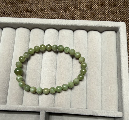 新疆且末黑羊洞碧玉6mm搭一颗8mm手链，高品，玉质细腻油润，83