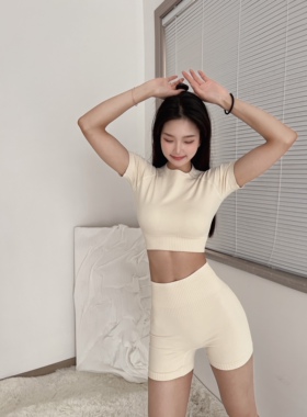 庄庄SHOP |气质瑜伽短袖修身薄款高腰短裤高弹运动套装显瘦奶白色