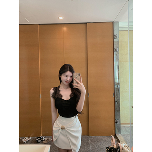 SWAN司凰轻奢 THE 浪漫氛围感蕾丝缎面系带吊带上衣 现货9折