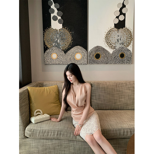 气质绸缎上衣/蕾丝半身裙/短裤