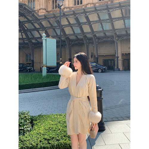 100狐狸毛袖澳毛羊毛针织外套